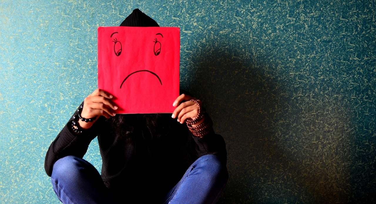 Kiedy smutek staje się przytłaczający? Zrozumienie i radzenie sobie z nieprzyjemnymi emocjami